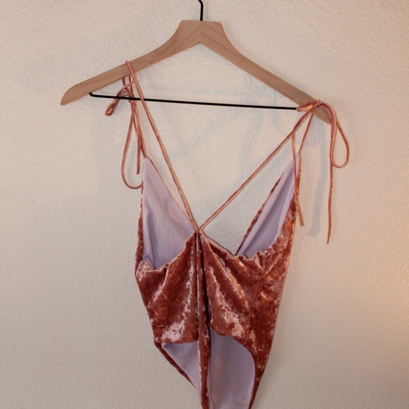 Laura’s boutique pink velvet body suit. - Picture 2 of 2